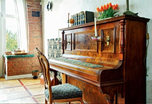 Старинное антикварное пианино