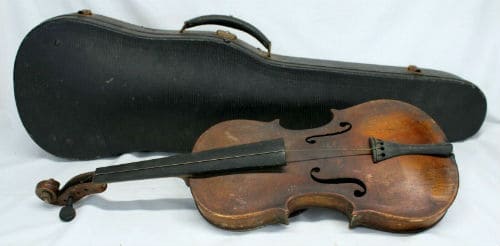 Старинная скрипка
